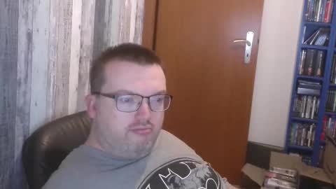 Snapshot of still_alive1985 chatting on September 21, 6:26 am Oliver online show from September 21, 6:26 am