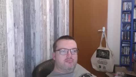 Snapshot of still_alive1985 chatting on September 25, 7:34 am Oliver online show from September 25, 7:34 am