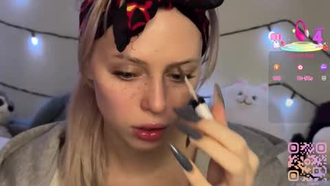 Snapshot of stillsweety chatting on March 20, 10:25 pm stillsweety online show from March 20, 10:25 pm