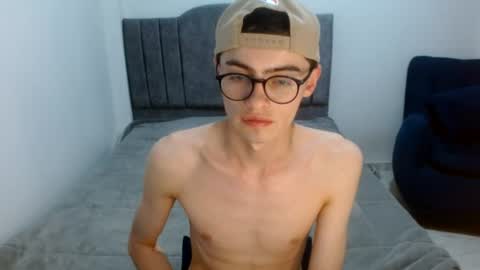 Snapshot of stiv_grant chatting on June 17, 12:18 pm stiv_grant online show from June 17, 12:18 pm