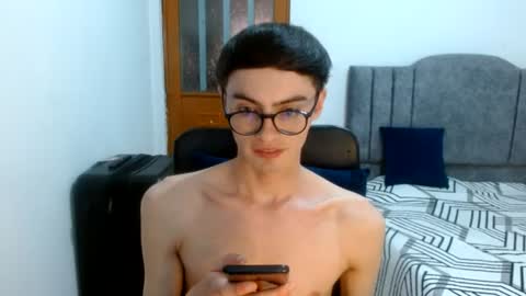 Snapshot of stiv_grant chatting on July 28, 8:52 pm stiv_grant online show from July 28, 8:52 pm