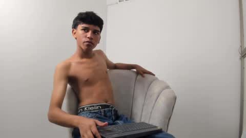 stiven_cum2 online show from June 9, 8:31 pm