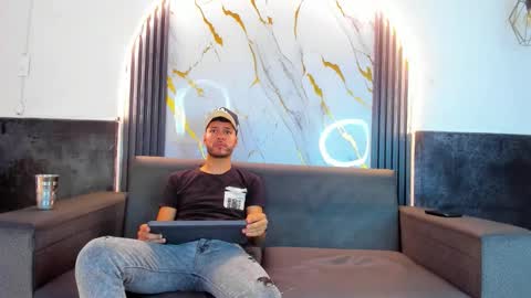 friends online show from February 20, 6:19 am