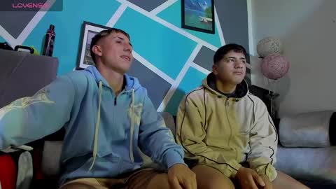 Snapshot of stivenred chatting on January 8, 7:43 am Stiven online show from January 8, 7:43 am