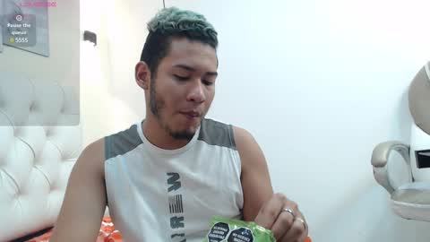 Snapshot of stivxtaczu chatting on December 2, 8:52 am STIV AND TACZU online show from December 2, 8:52 am