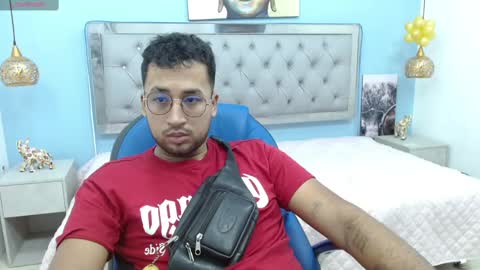 Snapshot of stivxtaczu chatting on December 4, 12:58 pm STIV AND TACZU online show from December 4, 12:58 pm