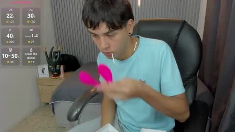 Snapshot of stiwentwink chatting on June 3, 2:08 pm Stiwen online show from June 3, 2:08 pm