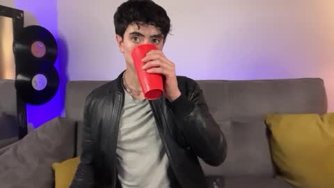 Stolas online show from March 5, 10:06 pm