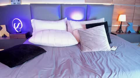 Snapshot of stone_lee_ chatting on February 5, 11:23 am Stone Lee online show from February 5, 11:23 am