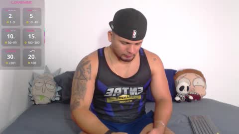 Snapshot of stone_lee_ chatting on December 21, 6:42 am Stone Lee online show from December 21, 6:42 am