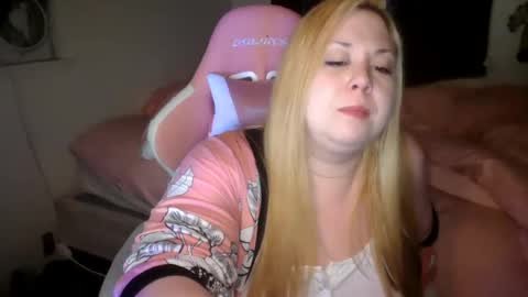 Snapshot of stoned2dabones666 chatting on December 24, 11:28 am Haily online show from December 24, 11:28 am