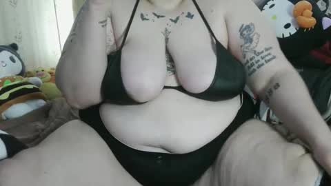 stonedbbw01 online show from December 3, 7:27 am