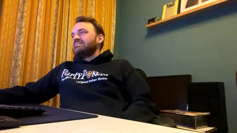 Snapshot of stonednboner chatting on December 15, 4:15 pm Stonerboner online show from December 15, 4:15 pm