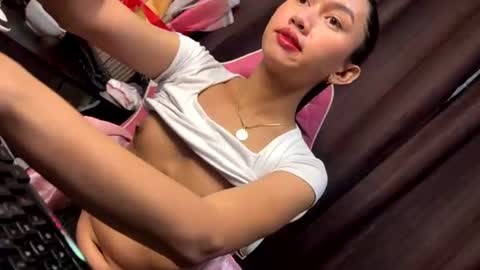 Snapshot of stonehard_sophia chatting on June 21, 4:53 pm Cute Sophia online show from June 21, 4:53 pm
