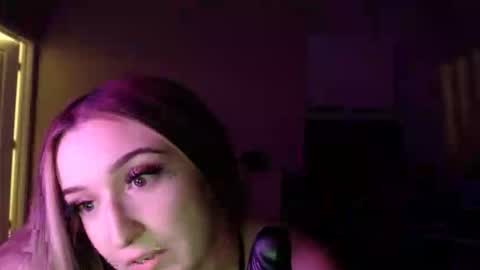 stormi3 online show from May 11, 7:14 am
