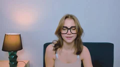 Snapshot of stormigold chatting on March 4, 3:51 pm Stormi online show from March 4, 3:51 pm