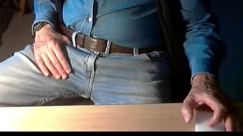 Snapshot of str8_dave chatting on June 15, 7:38 pm Dave online show from June 15, 7:38 pm