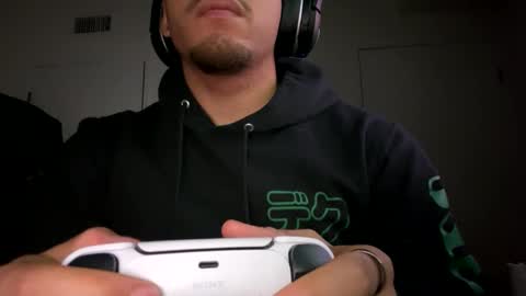 Snapshot of str8dj chatting on December 18, 1:56 pm Dj online show from December 18, 1:56 pm