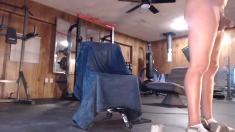 Snapshot of str8pumpnhump chatting on December 13, 3:27 am n8vpumpnhump online show from December 13, 3:27 am