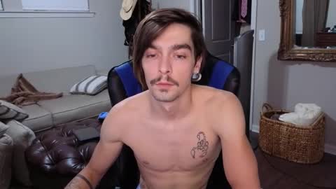 Snapshot of str8whiteboy21 chatting on September 27, 6:18 am str8whiteboy21 online show from September 27, 6:18 am