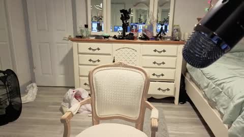 Snapshot of str8whiteboy21 chatting on December 14, 8:20 am str8whiteboy21 online show from December 14, 8:20 am