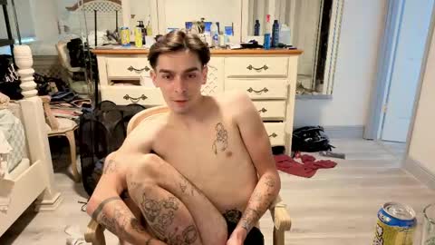 Snapshot of str8whiteboy21 chatting on May 9, 4:45 pm str8whiteboy21 online show from May 9, 4:45 pm