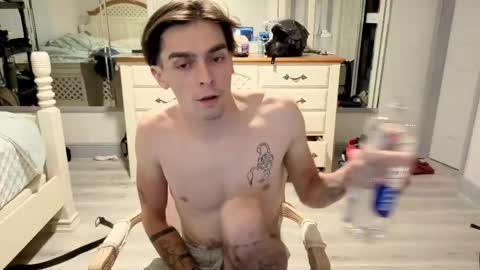 Snapshot of str8whiteboy21 chatting on May 13, 5:16 am str8whiteboy21 online show from May 13, 5:16 am