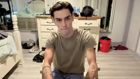 Snapshot of str8whiteboy21 chatting on May 15, 2:57 pm str8whiteboy21 online show from May 15, 2:57 pm
