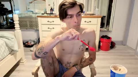 Snapshot of str8whiteboy21 chatting on May 16, 3:44 pm str8whiteboy21 online show from May 16, 3:44 pm