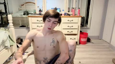 Snapshot of str8whiteboy21 chatting on May 31, 8:32 am str8whiteboy21 online show from May 31, 8:32 am