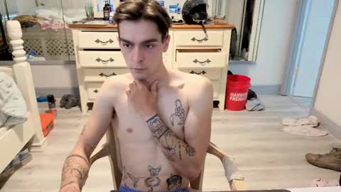 Snapshot of str8whiteboy21 chatting on June 1, 12:29 pm str8whiteboy21 online show from June 1, 12:29 pm
