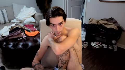 Snapshot of str8whiteboy21 chatting on June 5, 6:52 am str8whiteboy21 online show from June 5, 6:52 am
