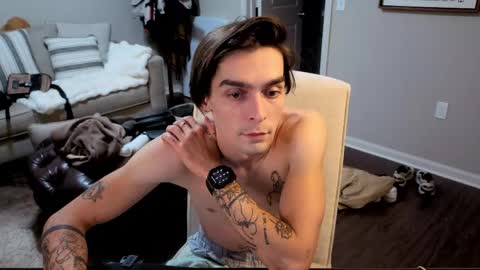 Snapshot of str8whiteboy21 chatting on June 8, 4:02 am str8whiteboy21 online show from June 8, 4:02 am