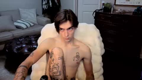 Snapshot of str8whiteboy21 chatting on June 17, 3:20 am str8whiteboy21 online show from June 17, 3:20 am