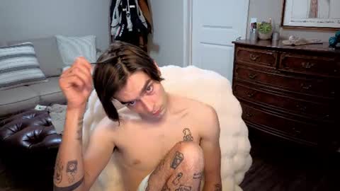 Snapshot of str8whiteboy21 chatting on June 18, 4:35 am str8whiteboy21 online show from June 18, 4:35 am