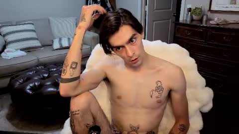 Snapshot of str8whiteboy21 chatting on June 19, 2:05 am str8whiteboy21 online show from June 19, 2:05 am