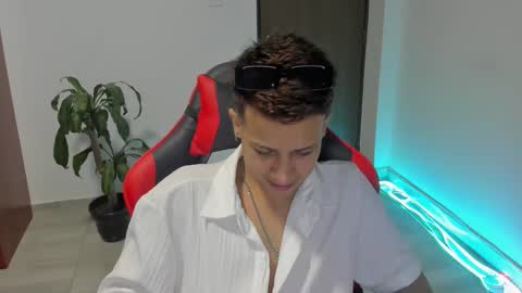 Snapshot of straight_boys_hornys chatting on January 10, 12:45 am straight_boys_hornys online show from January 10, 12:45 am