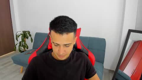 Snapshot of straight_boys_hornys chatting on March 20, 6:02 pm straight_boys_hornys online show from March 20, 6:02 pm