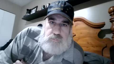 Straightbear4you online show from October 17, 9:39 pm