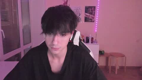 Snapshot of stralght_twinks chatting on December 18, 12:10 am Ray online show from December 18, 12:10 am