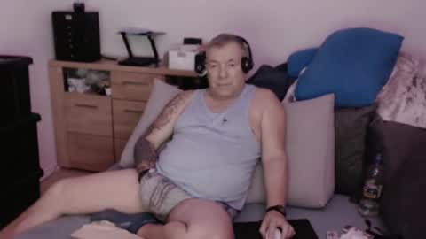 Stranger online show from November 1, 9:50 pm