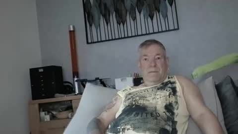 Snapshot of stranger1966 chatting on May 21, 6:09 am Stranger online show from May 21, 6:09 am