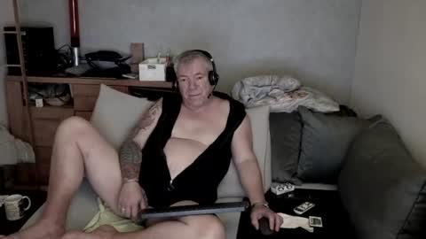 Snapshot of stranger1966 chatting on June 17, 10:10 pm Stranger online show from June 17, 10:10 pm