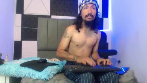 Snapshot of strap_420 chatting on July 28, 6:20 pm strap_420 online show from July 28, 6:20 pm