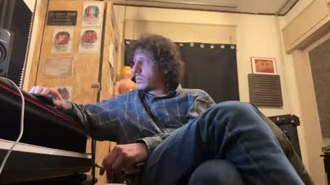 Snapshot of stratocasterluigi chatting on February 25, 5:22 pm jizzers online show from February 25, 5:22 pm