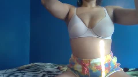 Snapshot of strawberriesxstraps chatting on December 22, 3:42 pm Strawberries X Straps online show from December 22, 3:42 pm