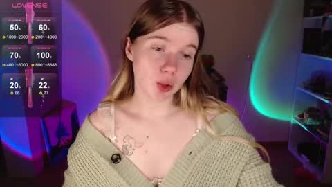 Snapshot of strawberry_juli chatting on September 21, 7:37 pm Juli online show from September 21, 7:37 pm