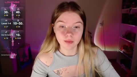 Snapshot of strawberry_juli chatting on September 29, 6:40 am Juli online show from September 29, 6:40 am