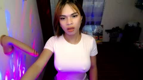 Snapshot of strawberry_kisses143 chatting on July 28, 11:17 am strawberry_kisses143 online show from July 28, 11:17 am