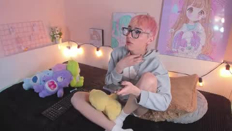 Snapshot of strawberry_kitty_ chatting on November 9, 5:17 am strawberry_kitty_ online show from November 9, 5:17 am